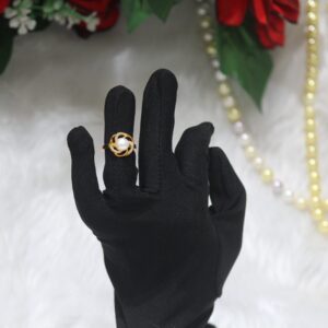 Pearl Ring with Knot Design - A sophisticated pearl ring featuring an elegant knot design, symbolizing unity and timeless elegance.