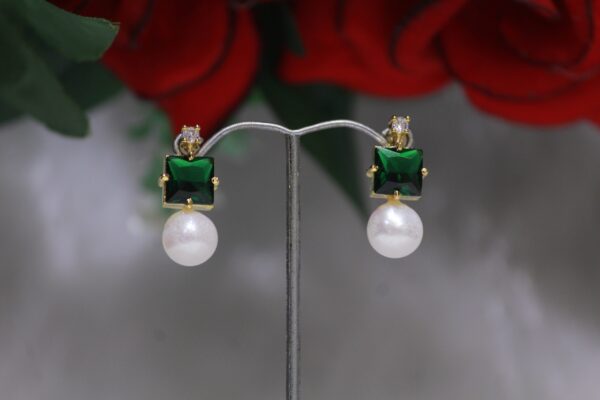 Green Stone and Pearl Drop Earrings - Elegant design featuring vibrant green stones paired with classic pearls for a timeless, sophisticated look.