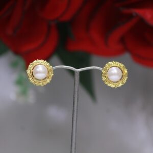 Pearl Stud Earrings with Gold Filigree Design - Elegant pearl studs featuring intricate gold filigree for a timeless, vintage-inspired look.