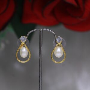 Pearl Drop Earrings with Crystal Accent - Elegant pearl drops featuring sparkling crystal accents for a timeless and sophisticated design.