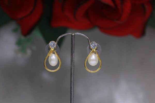 Pearl Drop Earrings with Crystal Accent - Elegant pearl drops featuring sparkling crystal accents for a timeless and sophisticated design.