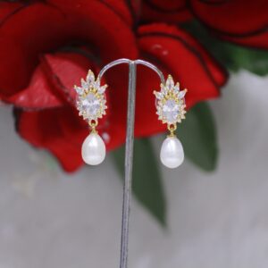 Pearl Drop Earrings with Crystal Cluster Design - Elegant pearl drops featuring a stunning crystal cluster design for a sparkling, timeless look.