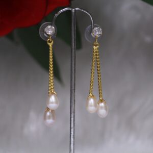 Pearl Drop Earrings with Teardrop Design - Elegant teardrop pearl earrings featuring a timeless design, perfect for formal and casual occasions.