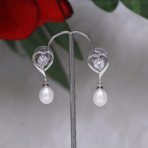 Pearl Drop Earrings with Heart Design - Elegant pearl drop earrings featuring a classic heart design for timeless beauty and versatile style.
