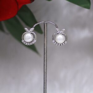 Pearl Stud Earrings with Leaf Design - Elegant pearl stud earrings featuring a delicate leaf design for a nature-inspired and timeless accessory.