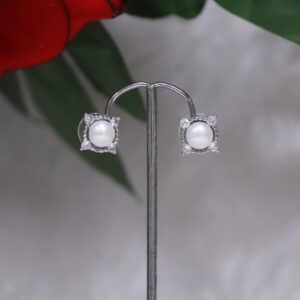 Pearl Stud Earrings with Square Design - Elegant pearl stud earrings featuring a modern square design for timeless beauty and style.