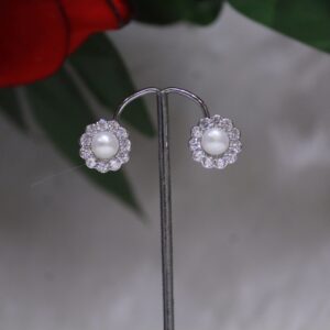 Pearl Stud Earrings with Flower Design - Elegant pearl stud earrings featuring a delicate floral design for a timeless and versatile look.