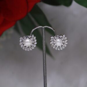 Pearl Stud Earrings - Timeless elegance with luminous pearls in a minimalist stud design.