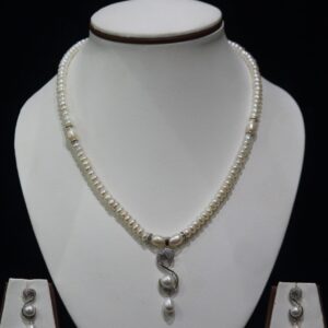 Pearl Necklace Set with S-Shape Pendant - A sophisticated pearl necklace set featuring a unique S-shape pendant, perfect for adding elegance to any look.