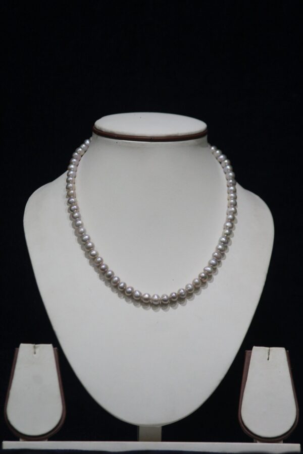 Keshi Pearl Necklace Set - A stunning necklace set featuring Keshi pearls, known for their organic shapes and natural luster, offering a unique and luxurious design.