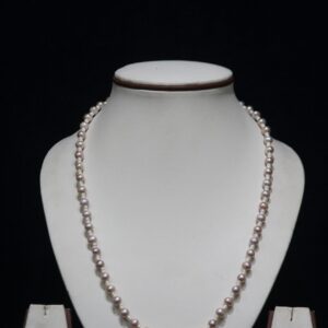 Two-Tone Pearl Necklace Set - A luxurious necklace set featuring a combination of light and dark pearls, offering a sophisticated, modern design with timeless elegance.