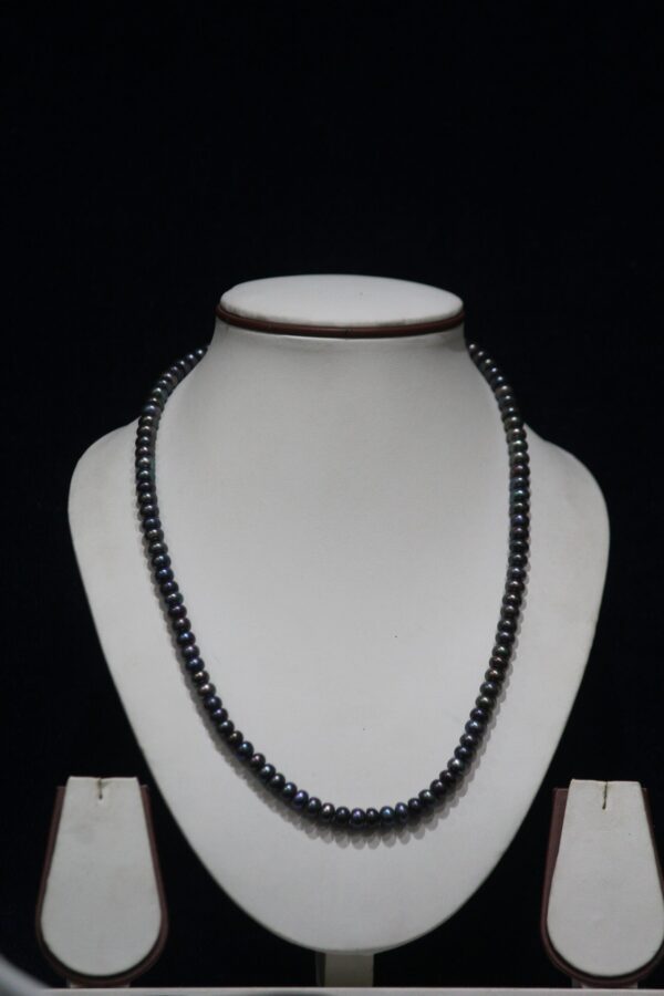 Black Pearl Necklace Set - A sophisticated jewelry set featuring lustrous black pearls, perfect for adding a touch of elegance and mystery to any outfit.