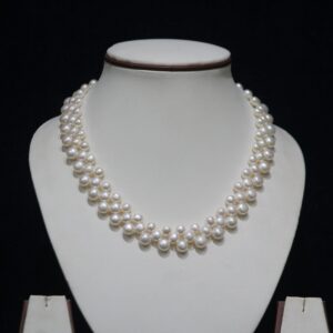 Pearl Necklace Set - A classic and elegant set featuring lustrous white pearls, complete with matching earrings, perfect for formal and festive occasions.
