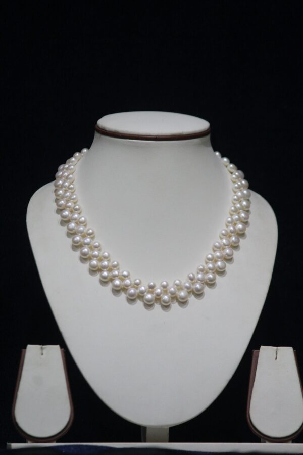 Pearl Necklace Set - A classic and elegant set featuring lustrous white pearls, complete with matching earrings, perfect for formal and festive occasions.