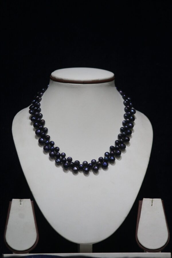 Black Pearl Necklace Set - A striking jewelry set featuring luminous black pearls paired with matching earrings, perfect for making a bold and elegant statement.