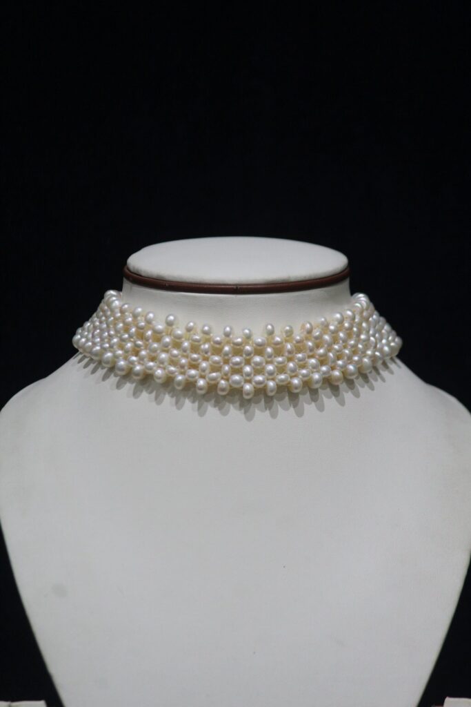 Pearl Choker Necklace - A sophisticated choker featuring lustrous pearls, designed for a timeless and elegant look suitable for any occasion.