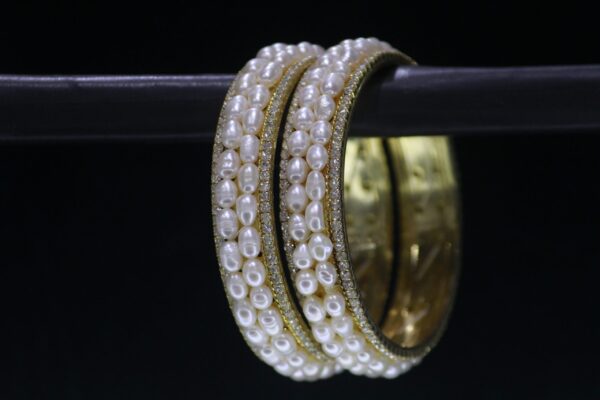 Luxury pearl bangle designed with radiant pearls and an elegant finish, offering a sophisticated touch to any outfit.