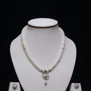 Pearl Necklace Set with Heart Pendant - Elegant necklace set featuring pearls with a charming heart-shaped pendant for a timeless, romantic look.