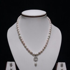 Pearl Necklace Set with Teardrop Pendant - Elegant set featuring pearls with a delicate teardrop pendant for a sophisticated look.