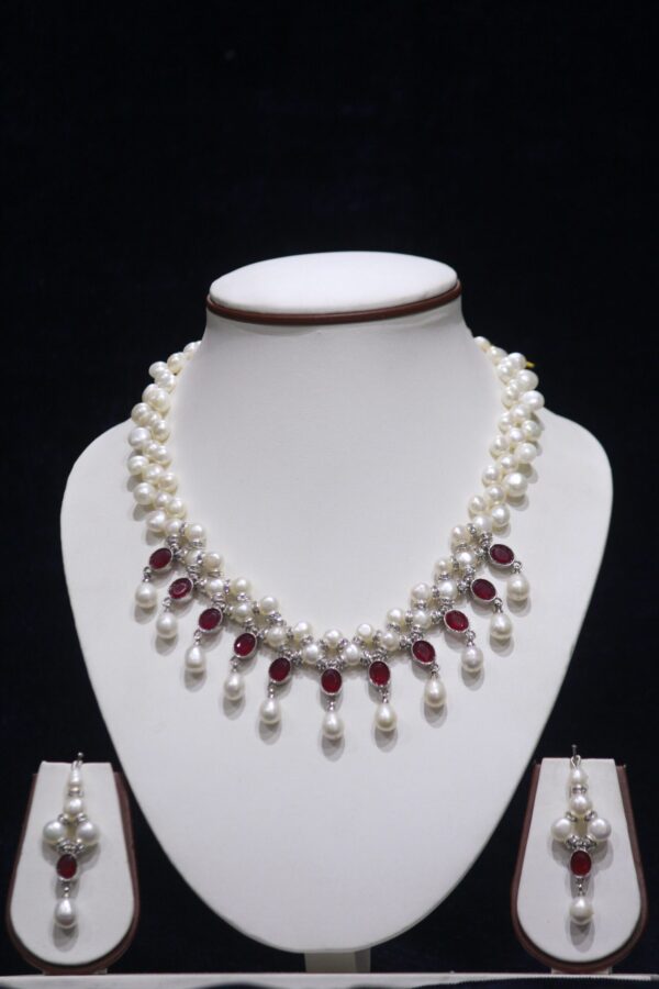 Pearl necklace set with ruby accents for a luxurious and elegant look.