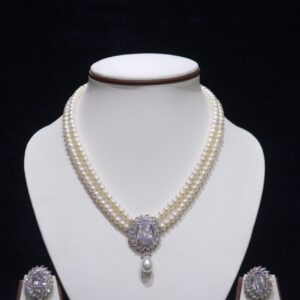 Two-layered pearl necklace set with a white pendant, combining the timeless elegance of pearls with the pure and sophisticated appeal of a white gemstone.