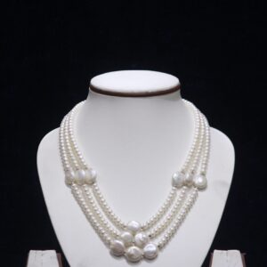 Unique pearl necklace featuring a one-of-a-kind design with exceptional craftsmanship and stunning pearls for a timeless look.