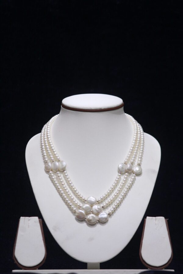 Unique pearl necklace featuring a one-of-a-kind design with exceptional craftsmanship and stunning pearls for a timeless look.
