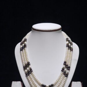 Three-layered two-tone pearl necklace set with a harmonious blend of contrasting colors for a stylish, elegant look.