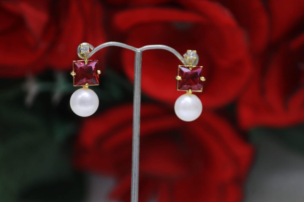 Red Stone and Pearl Drop Earrings - Elegant design combining vibrant red stones and luminous pearls for a sophisticated look.