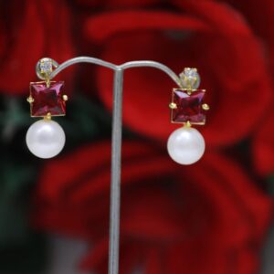 Red Stone and Pearl Drop Earrings - Elegant design combining vibrant red stones and luminous pearls for a sophisticated look.