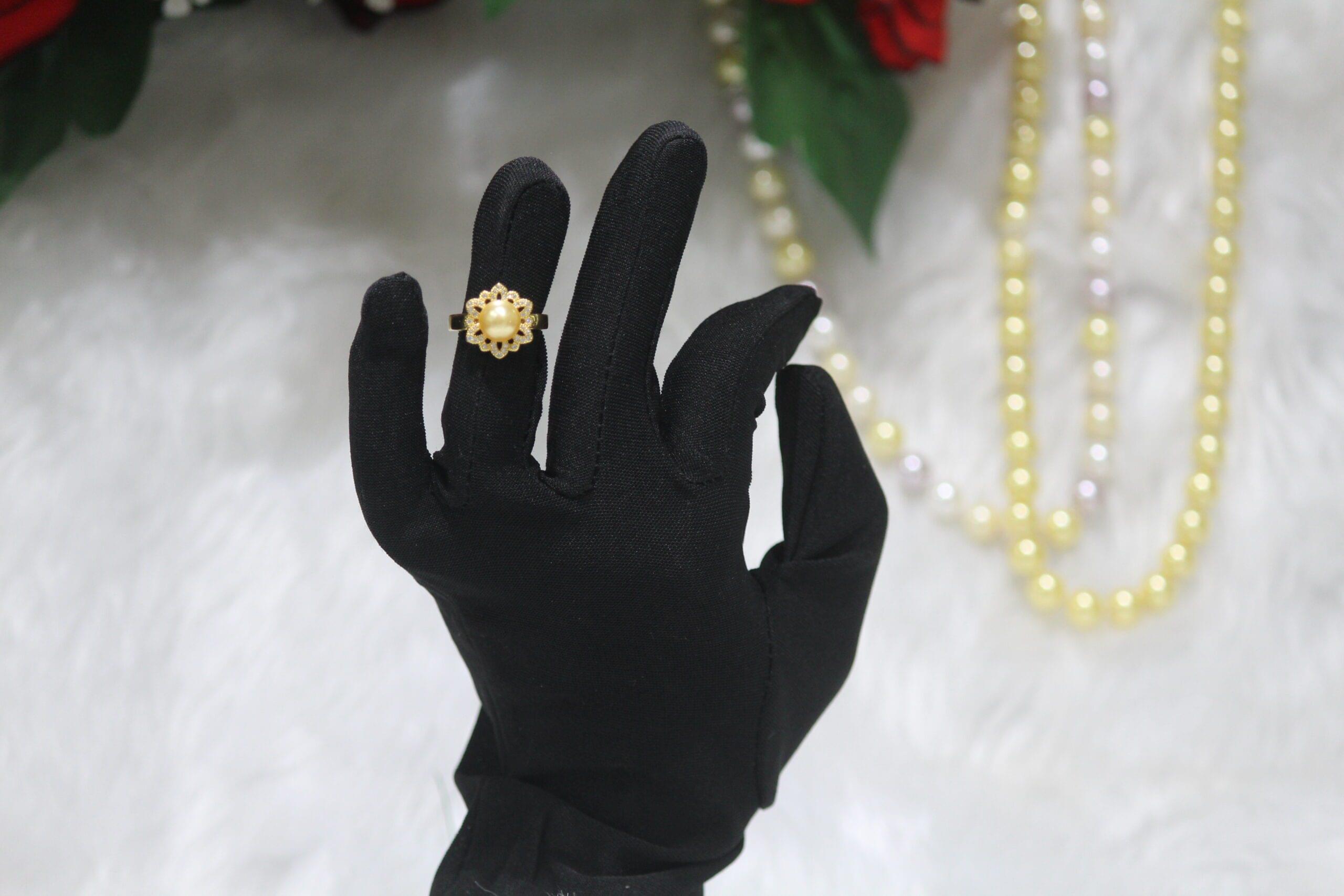 Pearl Ring with Floral Design - Elegant pearl ring featuring a delicate floral pattern for timeless beauty and sophistication.