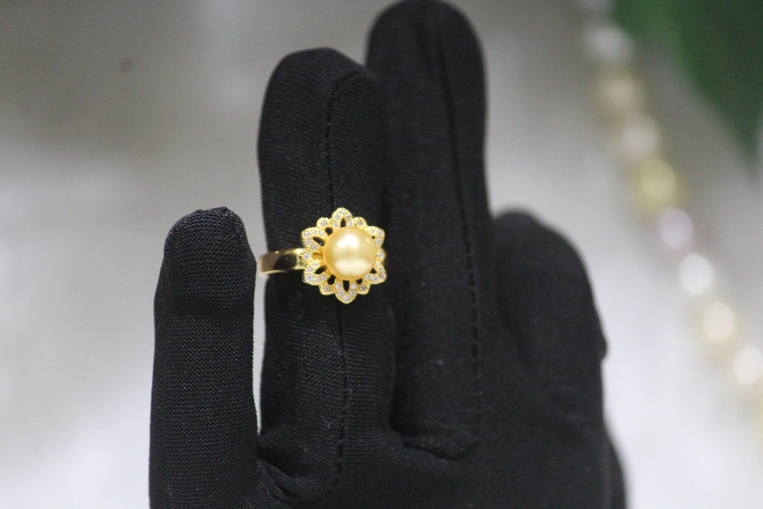 Pearl Ring with Floral Design - Elegant and timeless pearl ring featuring a delicate floral design, perfect for weddings, special occasions, or everyday wear.