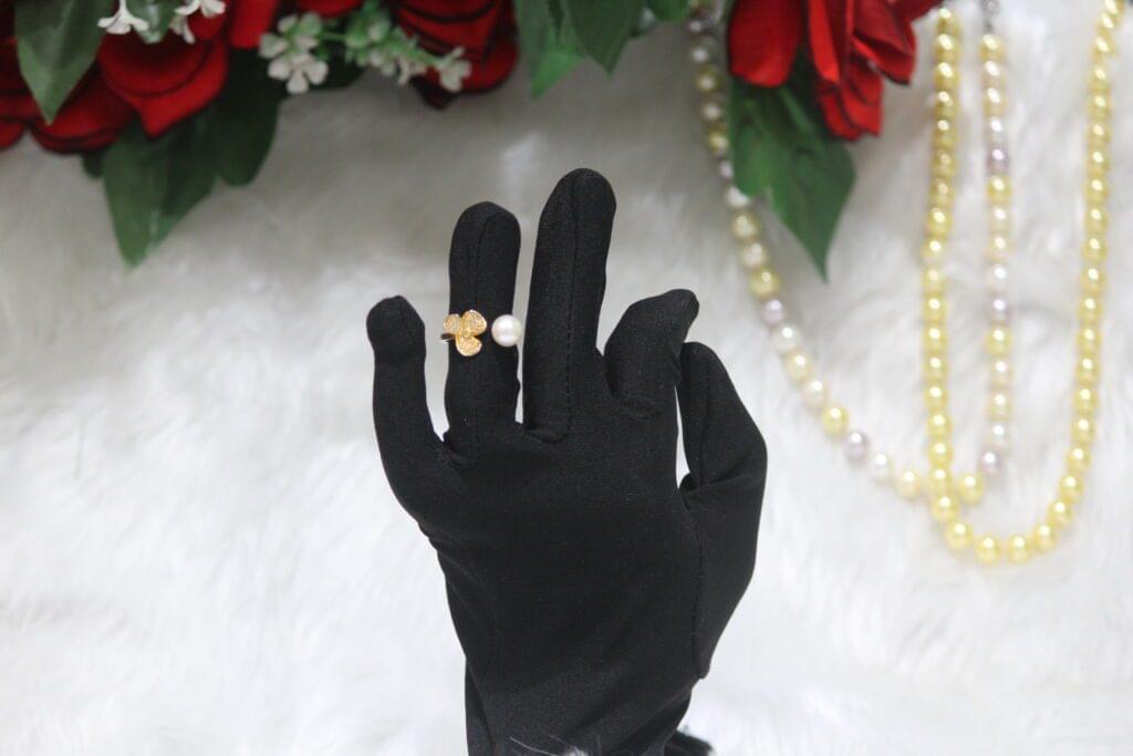 Pearl Ring with Floral Design - A stunning pearl ring featuring a delicate floral motif, blending timeless elegance with nature-inspired beauty.
