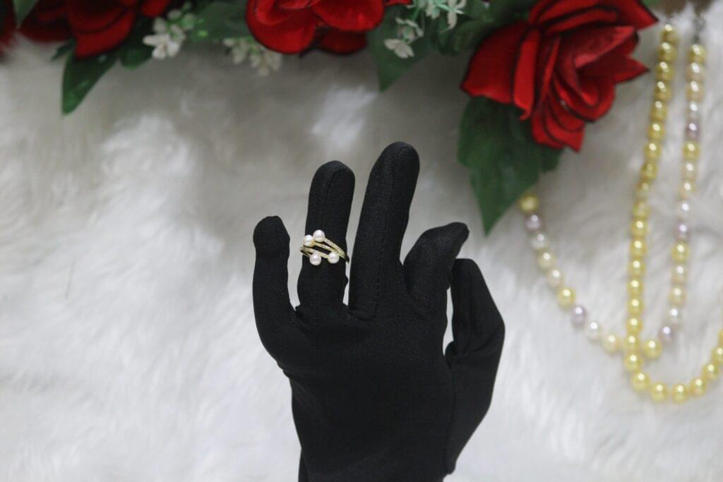 Pearl Ring with Cluster Design - A sophisticated pearl ring featuring a cluster of radiant pearls, exuding timeless elegance and refined beauty for any occasion.