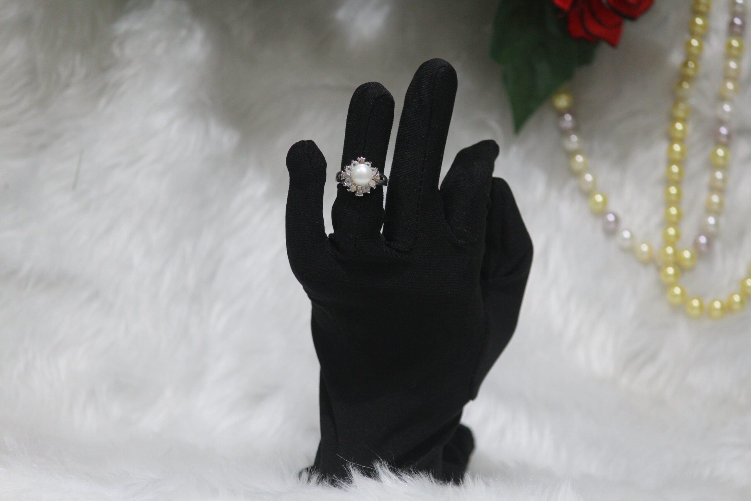 Pearl Ring with Floral Design - A beautifully crafted pearl ring featuring an elegant floral-inspired design, perfect for any special occasion or daily wear.