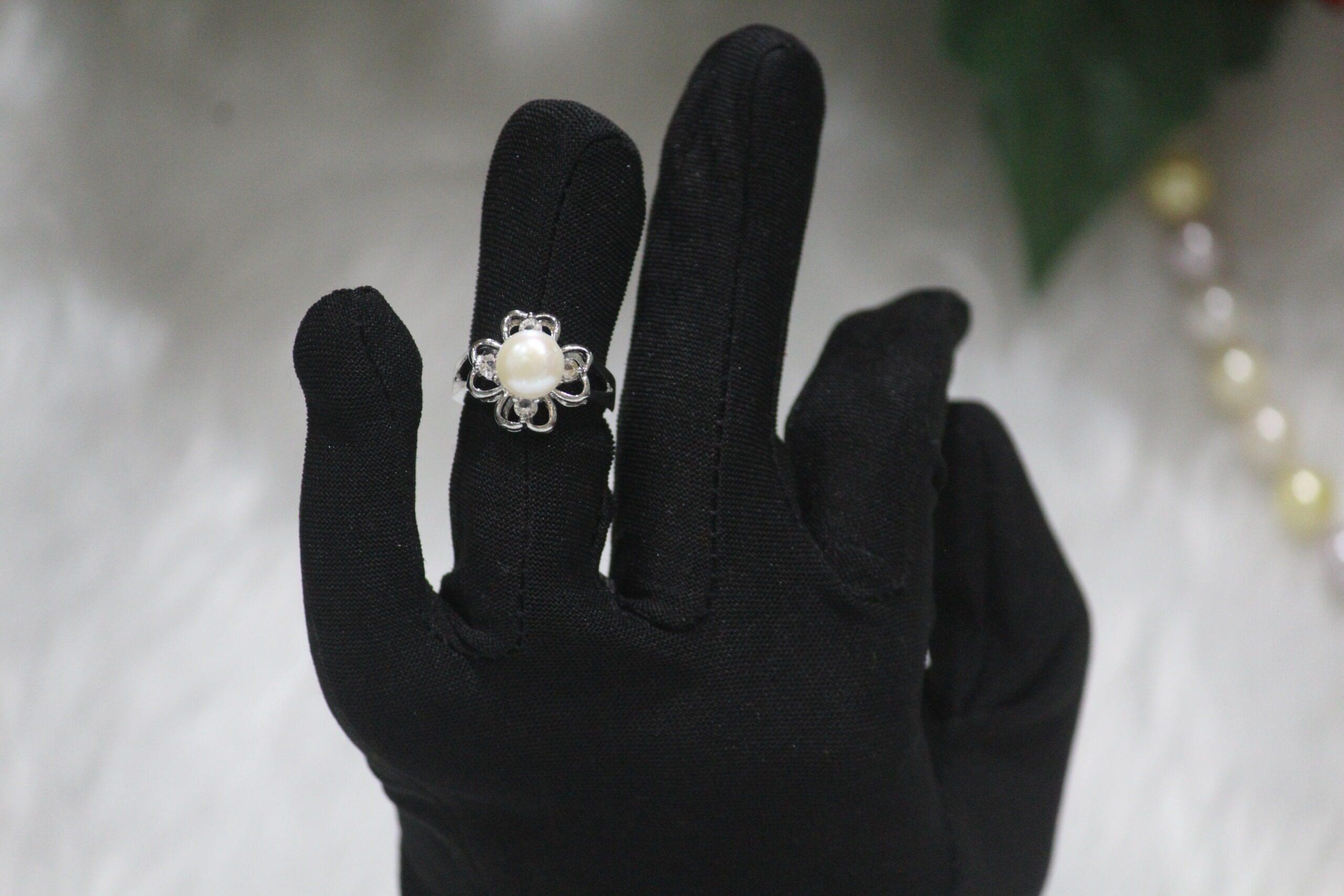 Pearl Ring with Floral Design - Elegant pearl ring featuring a delicate floral pattern, perfect for weddings, special occasions, or everyday elegance.