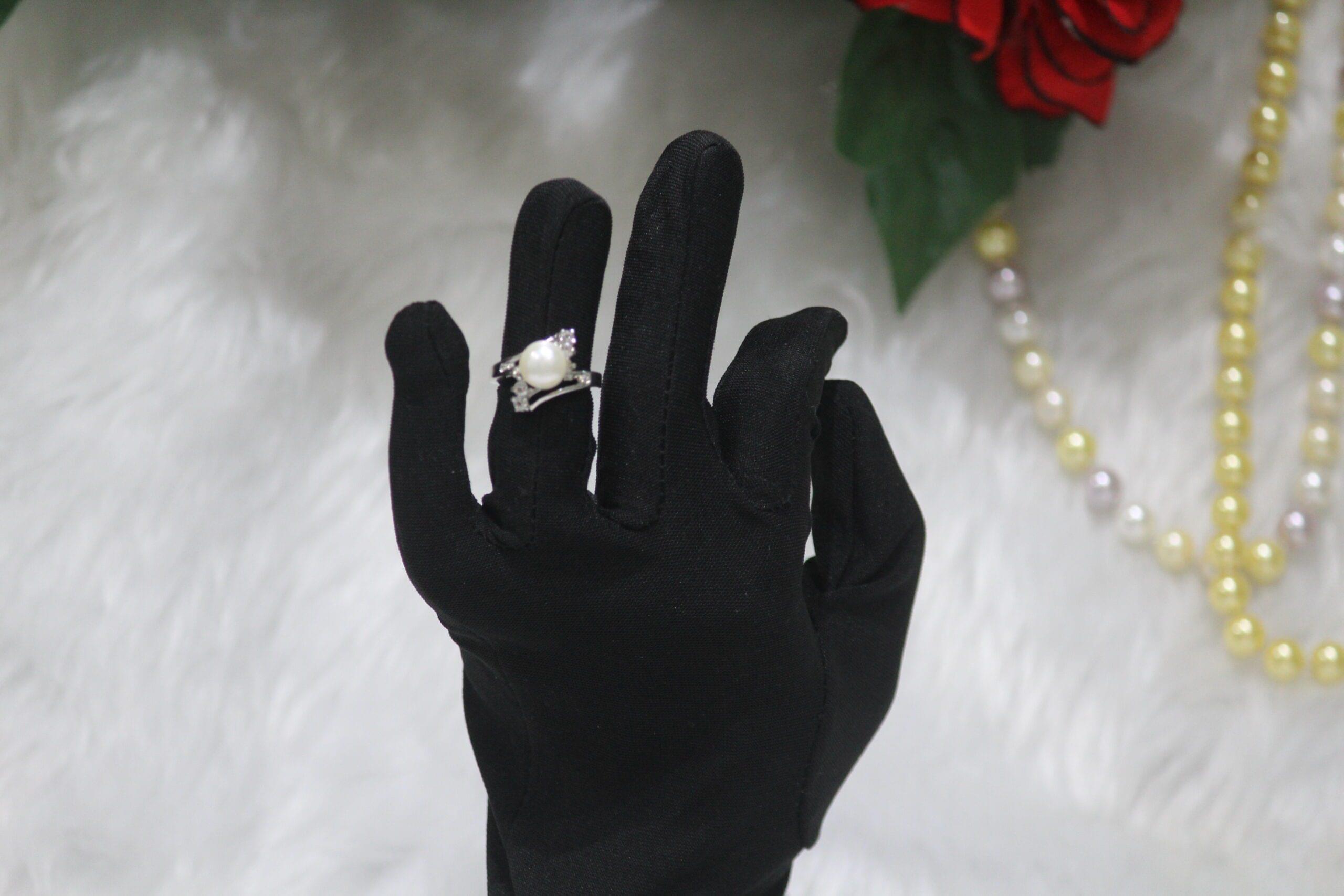 Pearl Ring with Intricate Design - A beautifully crafted ring featuring a luminous pearl surrounded by detailed and artistic metalwork for a luxurious look.