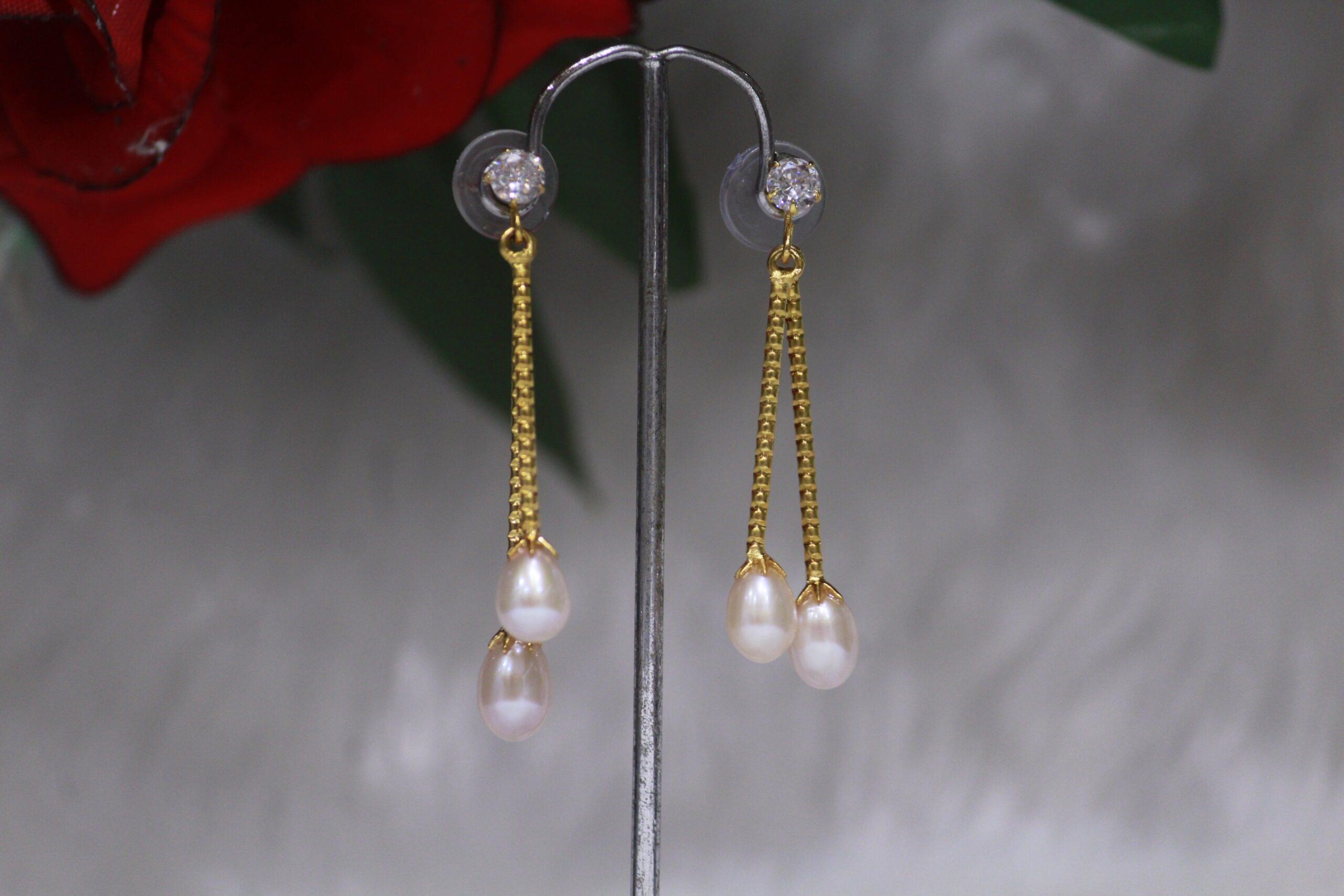 Pearl Drop Earrings with Teardrop Design - Elegant teardrop pearl earrings featuring a timeless design, perfect for formal and casual occasions.