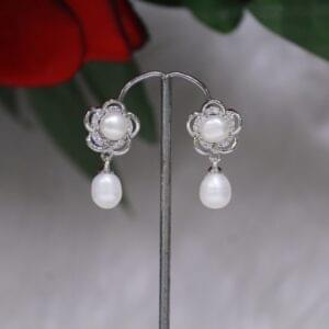 Pearl Drop Earrings with Flower Design - Elegant pearl drop earrings featuring a delicate floral design for timeless beauty and versatile charm.