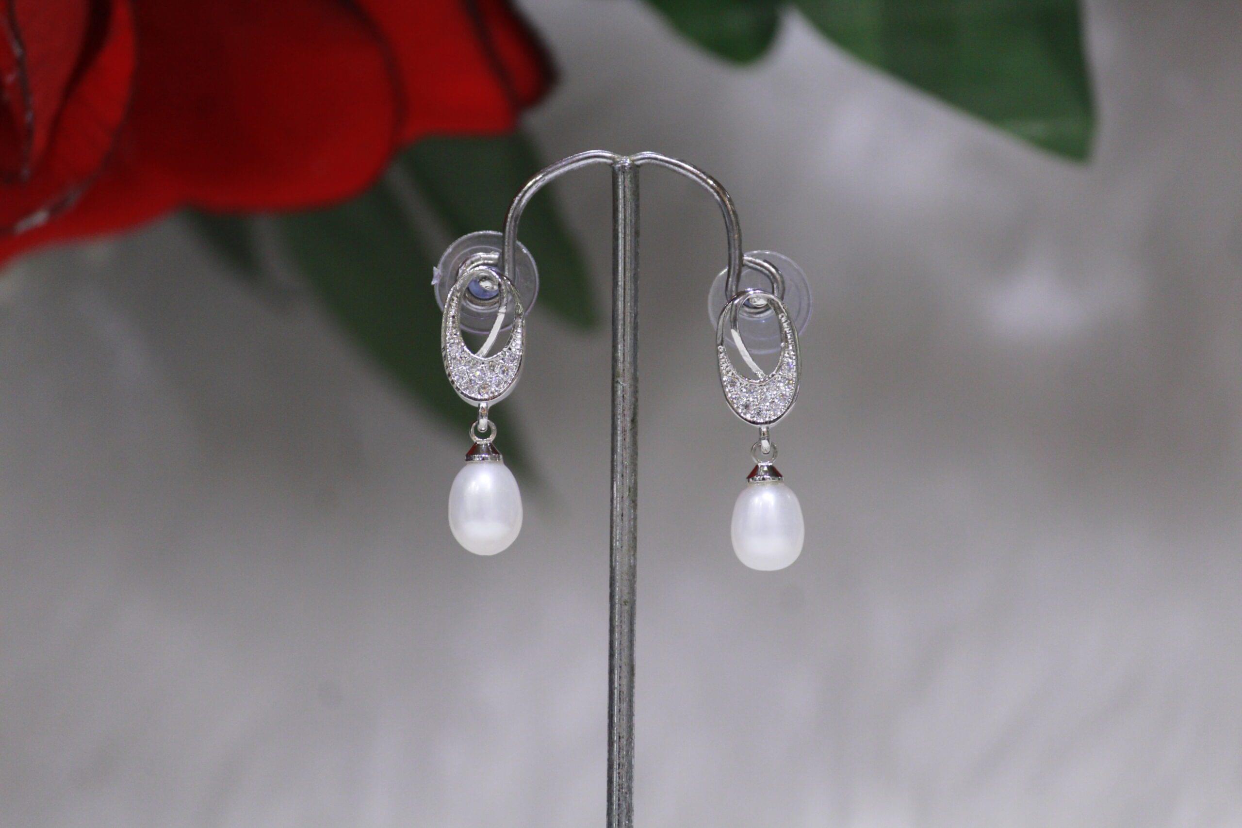 Pearl Drop Earrings with Teardrop Design - Elegant pearl drop earrings featuring a classic teardrop design for timeless style and sophistication.