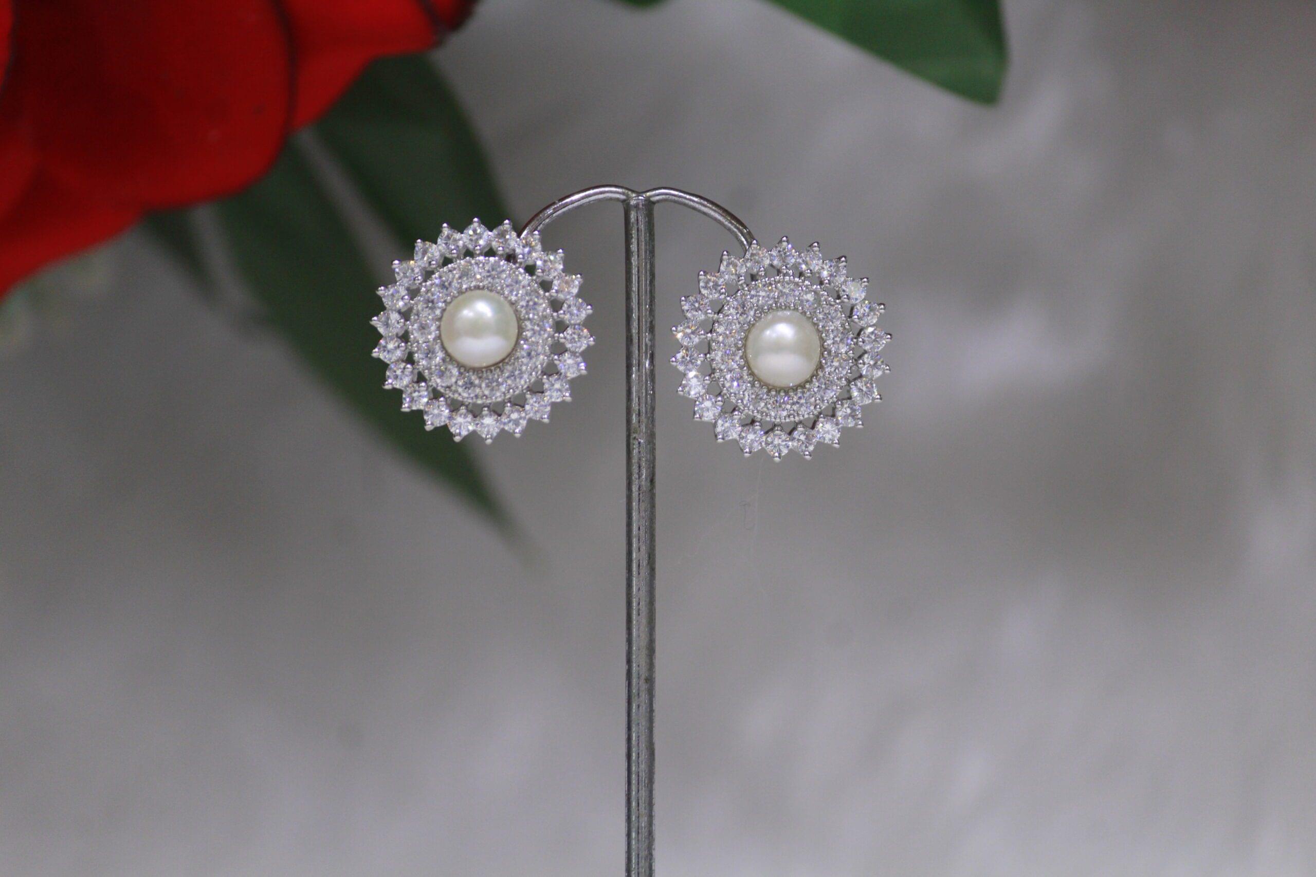 Pearl Stud Earrings with Circular Design - Timeless pearl stud earrings featuring an elegant circular design for versatile style and classic charm.