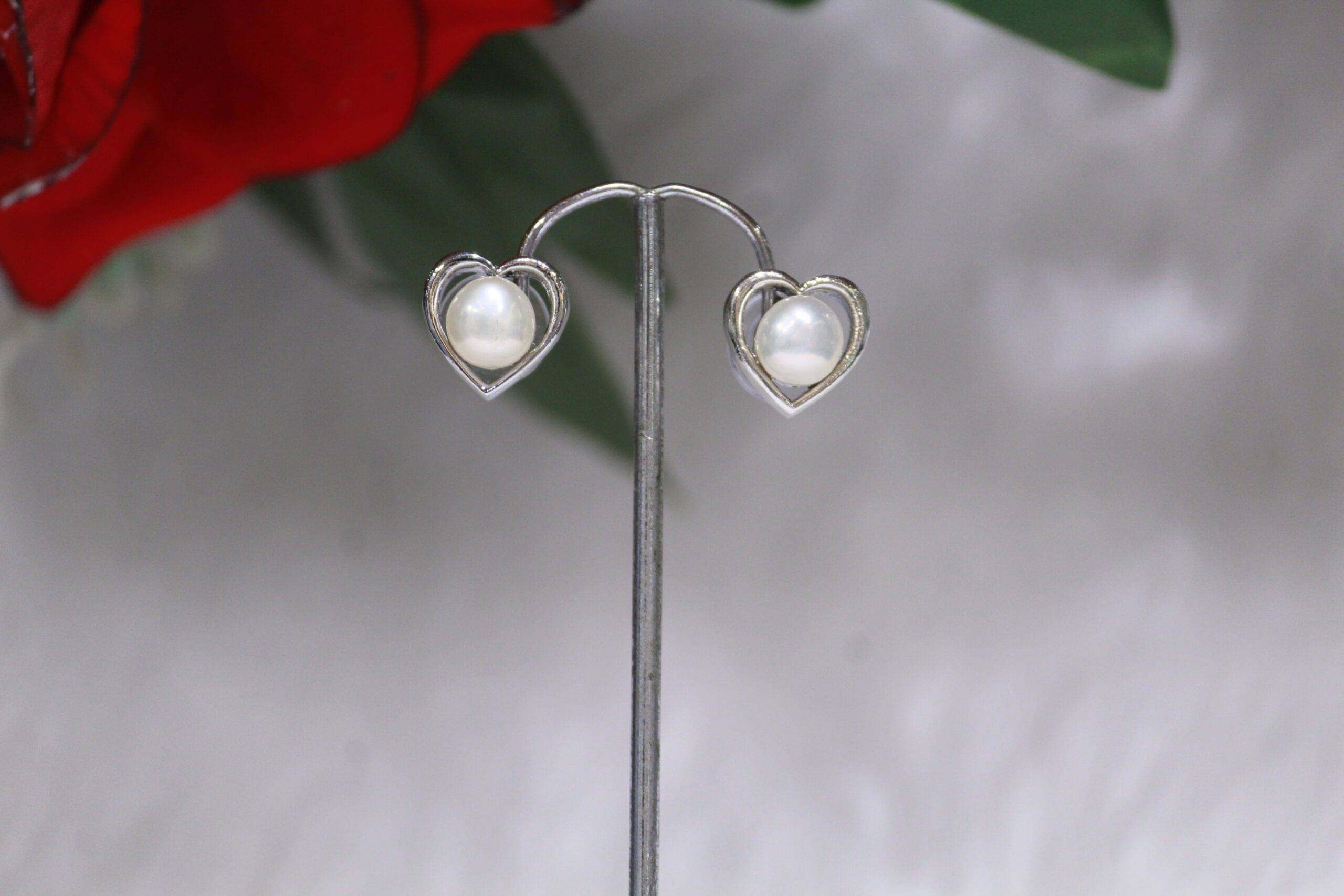 Pearl Stud Earrings with Heart Design - Elegant pearl stud earrings featuring a charming heart-shaped design for a timeless and romantic look.