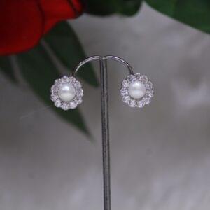 Pearl Stud Earrings with Flower Design - Elegant pearl stud earrings featuring a delicate floral design for a timeless and versatile look.
