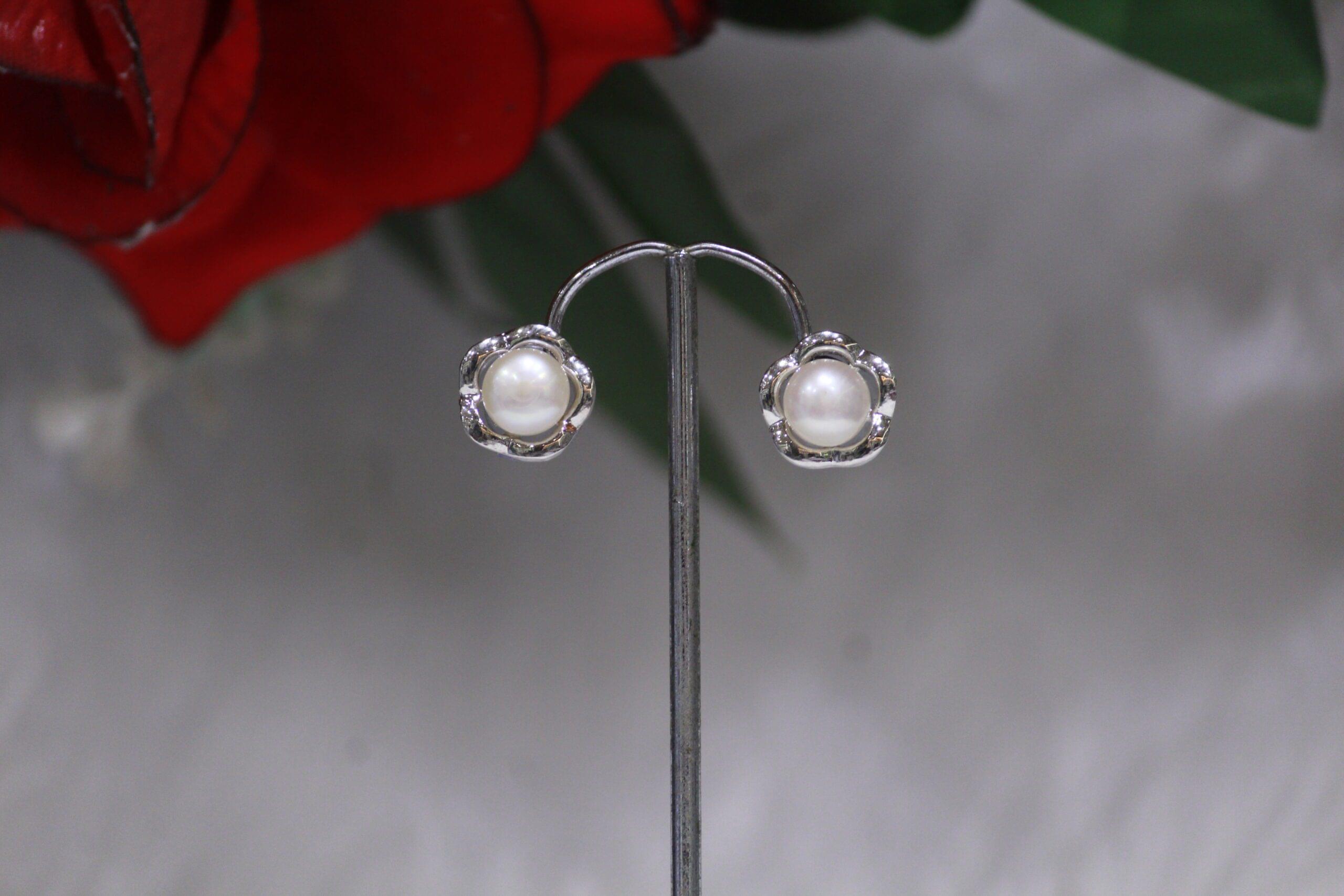 Pearl Stud Earrings with Flower Design - Elegant pearl studs featuring a delicate floral pattern, perfect for weddings, parties, and everyday elegance.