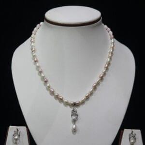 Two-Tone Pearl Necklace Set with Heart Pendant - A stunning two-tone pearl necklace set featuring a heart-shaped pendant, blending elegance and romance.