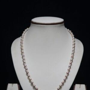 Two-Tone Pearl Necklace Set - A luxurious necklace set featuring a combination of light and dark pearls, offering a sophisticated, modern design with timeless elegance.