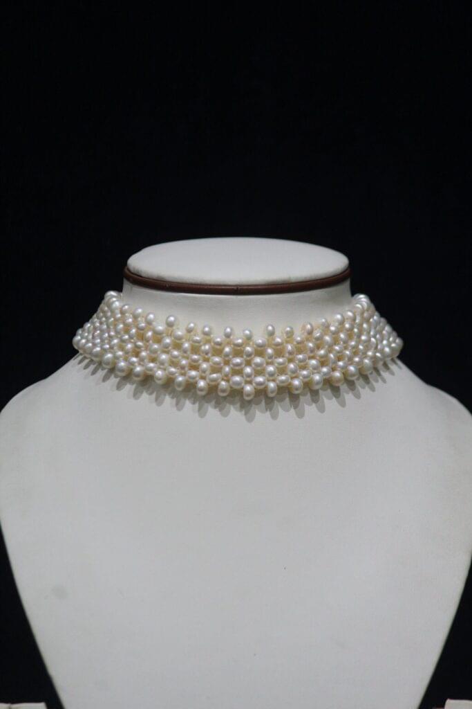Pearl Choker Necklace - A sophisticated choker featuring lustrous pearls, designed for a timeless and elegant look suitable for any occasion.