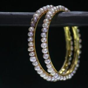 Two-tone pearl bangle set featuring elegant pearls combined with a sleek metallic finish for a sophisticated and modern look.
