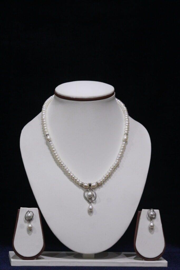 Pearl Necklace Set with Heart Pendant - Elegant necklace set featuring pearls with a charming heart-shaped pendant for a timeless, romantic look.