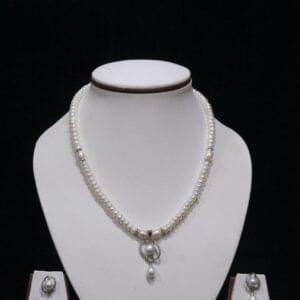 Pearl Necklace Set with Heart Pendant - Elegant necklace set featuring pearls with a charming heart-shaped pendant for a timeless, romantic look.